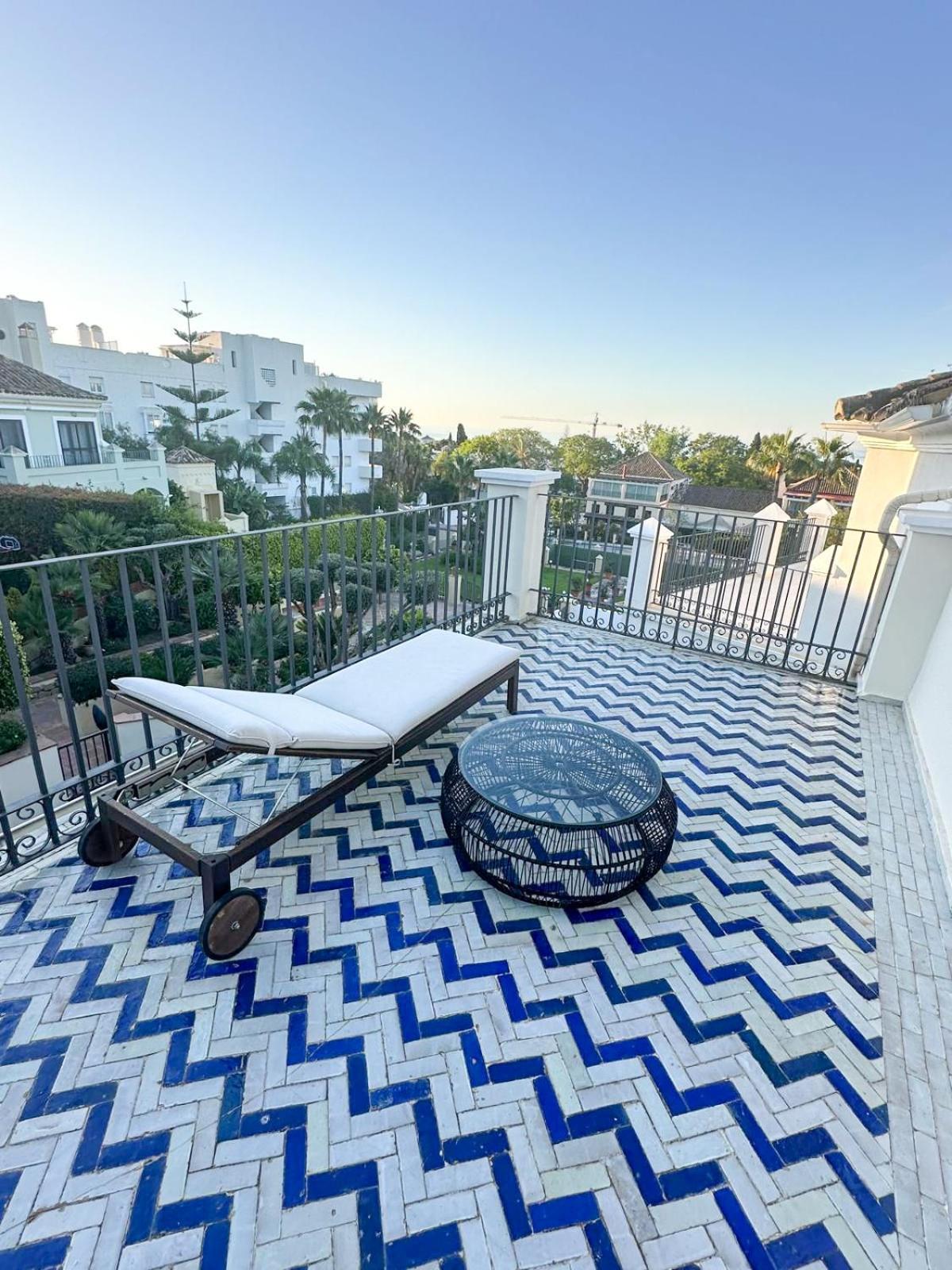 Villa Elegant 3br Golden Mile Retreat Marbella