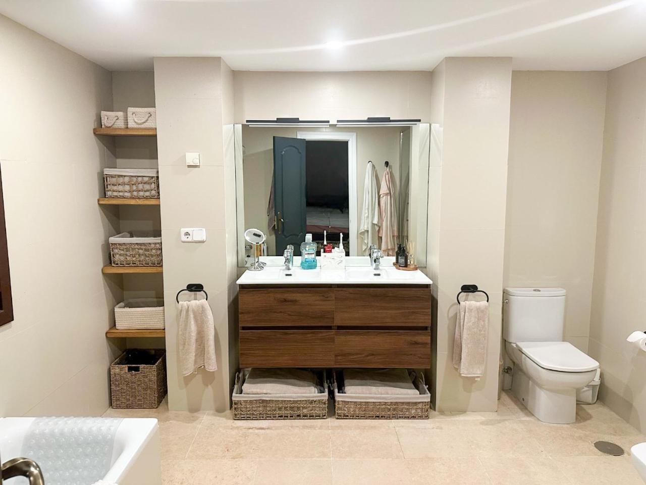 Elegant 3br Golden Mile Retreat *