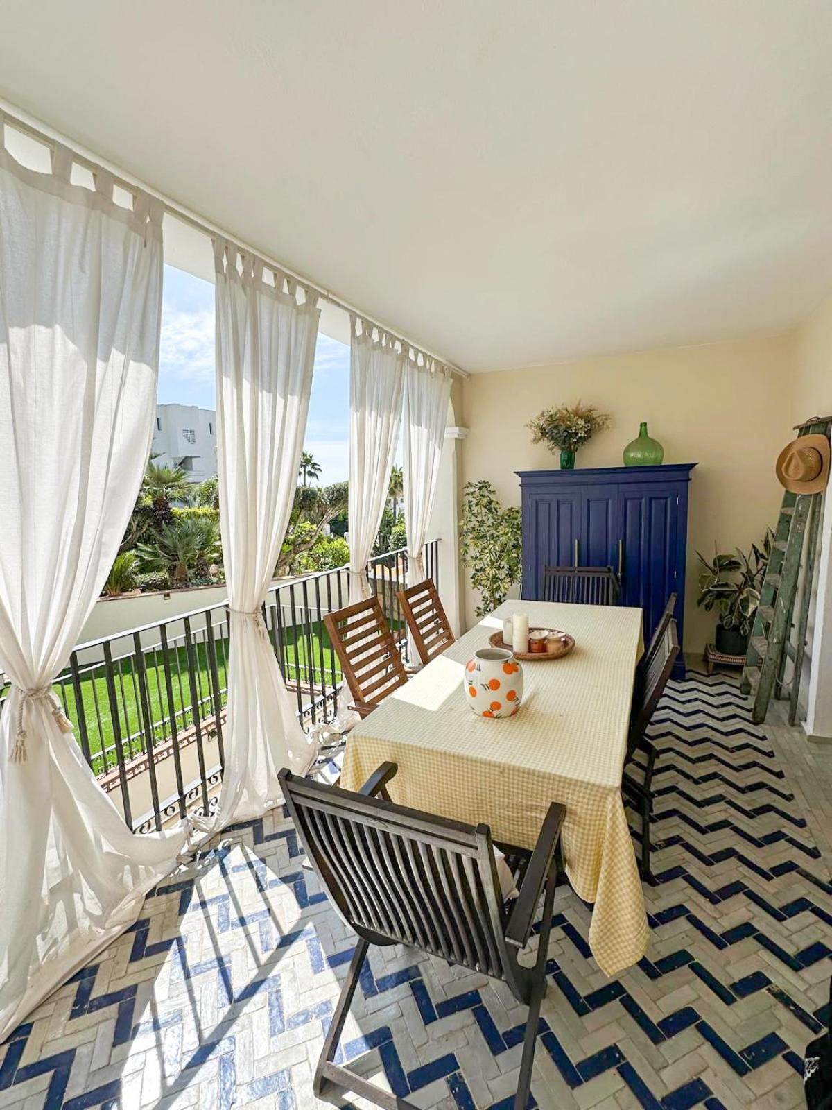 Elegant 3br Golden Mile Retreat